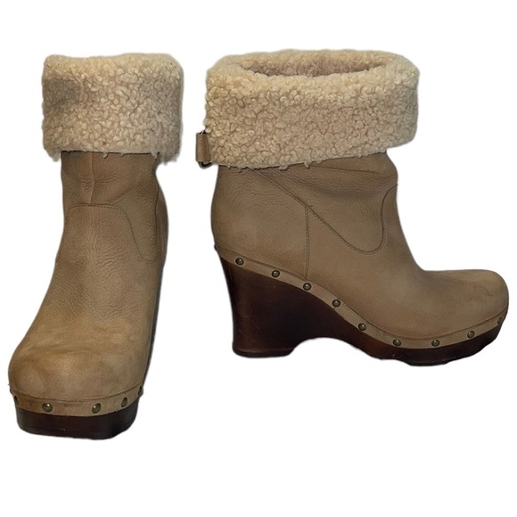 UGG Shoes - Ugg Carnegie Beige Nubuck Shearling Lined Wedge Boots Size 10 GUC